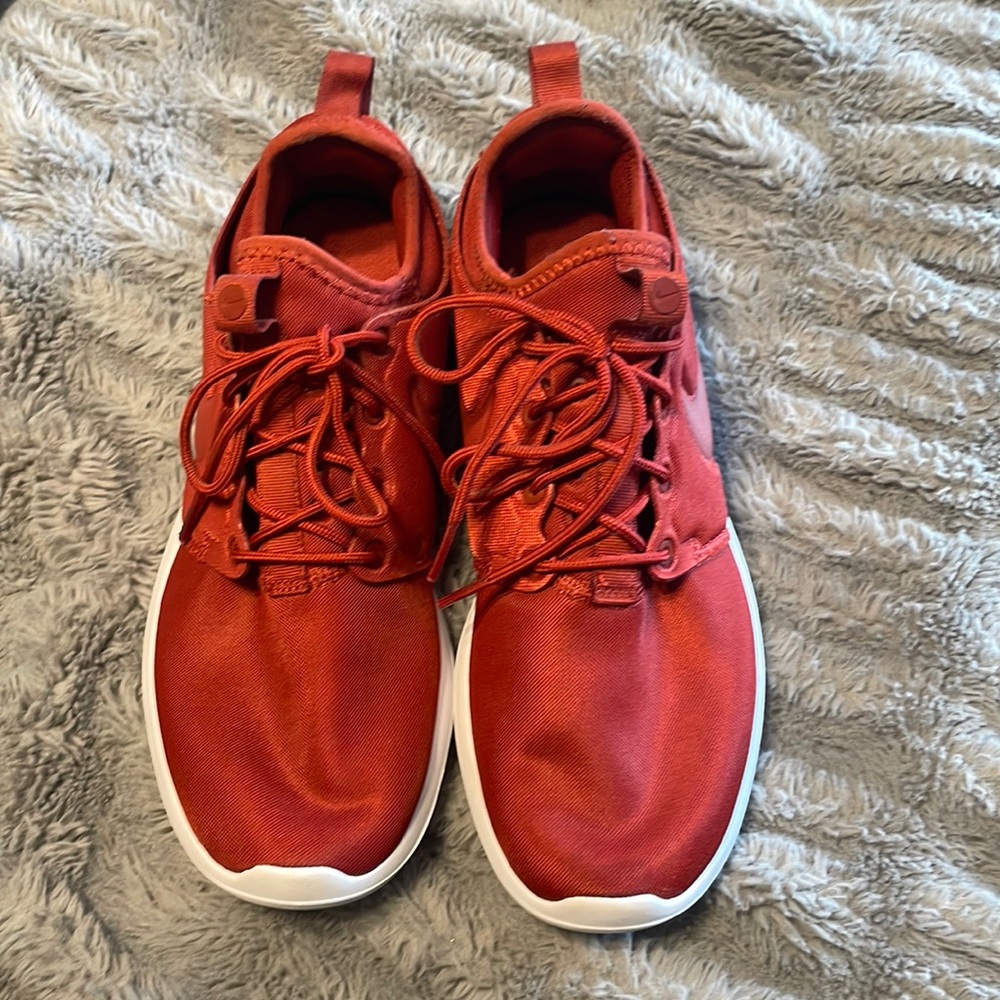 Womens Nike Roshe size 9